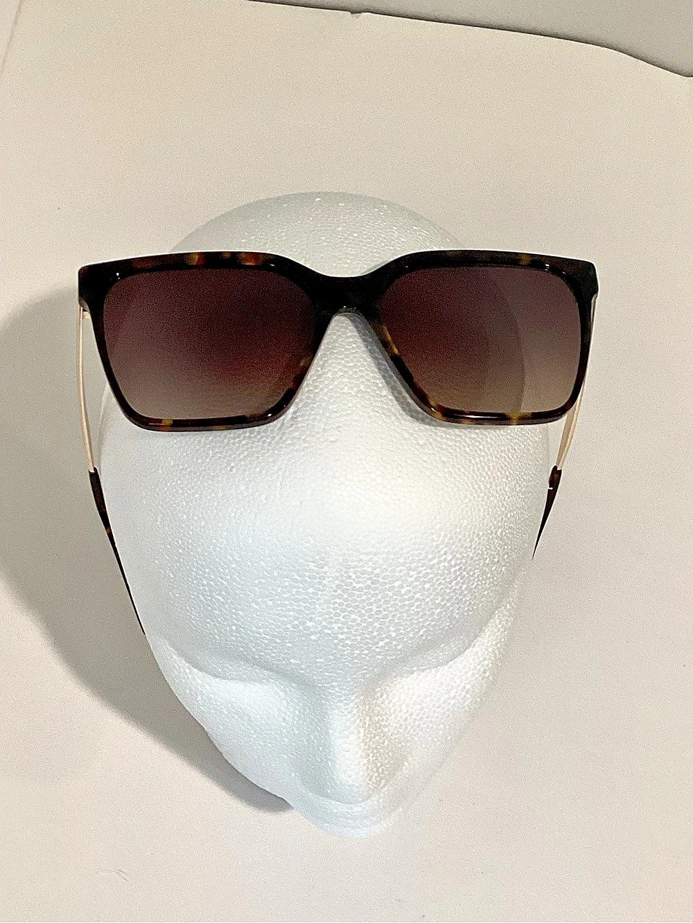 QUAY Level Up Remix Tortoiseshell Brown Gold Sunglasses Like New